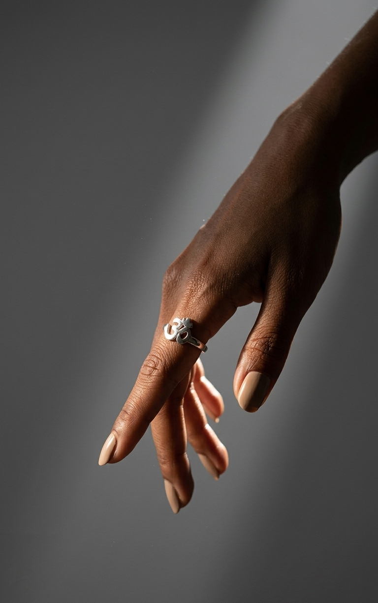 Anillo Símbolo Om Ajustable - Plata 925